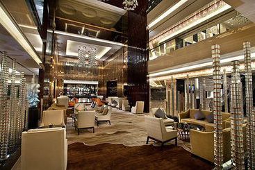 Longchamp Garden Hotel