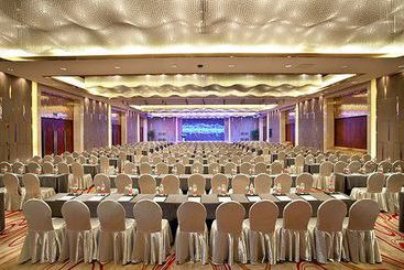 Longchamp Garden Hotel