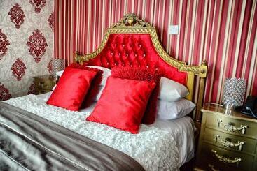 The Hotel Commodore
