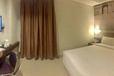 هتل Aston Ketapang City