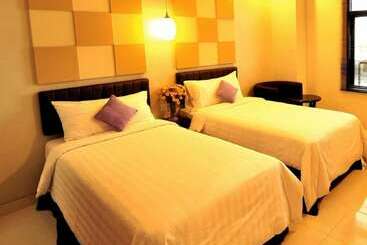 هتل Aston Ketapang City