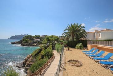 Celia Oceanfront Villa In Costa Blanca