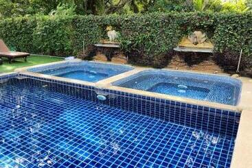 هتل Baan Panwa Resort