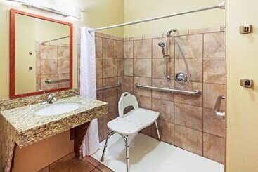 هتل Candlewood Suites El Paso, An Ihg