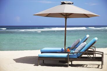 هتل Courtyard By Marriott Bali Nusa Dua Resort