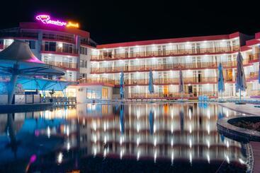هتل Flamingo Beach