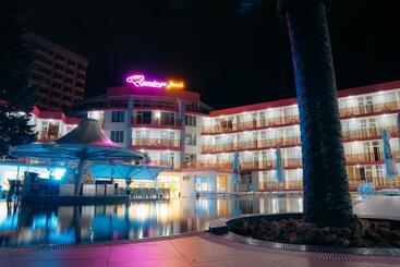 هتل Flamingo Beach