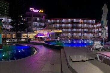 هتل Flamingo Beach