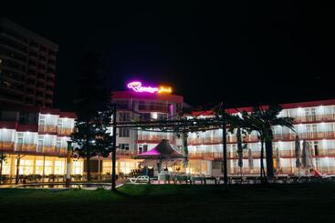 هتل Flamingo Beach