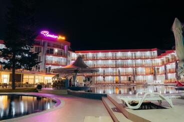 هتل Flamingo Beach