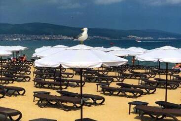 هتل Flamingo Beach