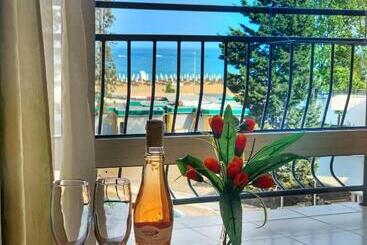 هتل Flamingo Beach