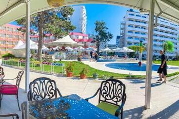 هتل Flamingo Beach