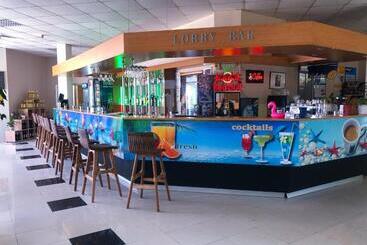 هتل Flamingo Beach
