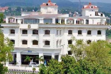 هتل Inn Riviera Jammu