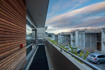 هتل Highview Apartments