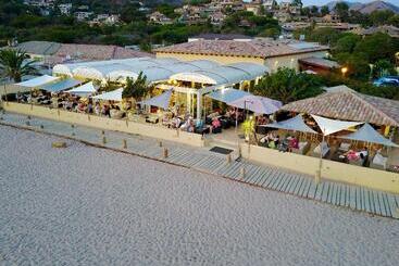 هتل Hôtel Restaurant Marina Di Lava Grand Ajaccio