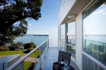 هتل VR Takapuna