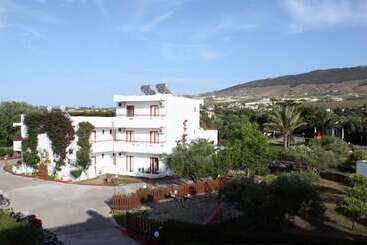 Sandy S Studios Apartments & Log Villas