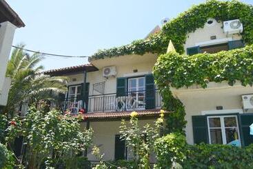 The Mayflower Studios & Apartments