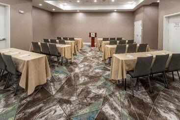 Holiday Inn Hotel & Suites Memphis Wolfchase Galleria, An Ihg