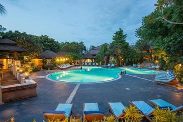 هتل Aye Yar River View Resort