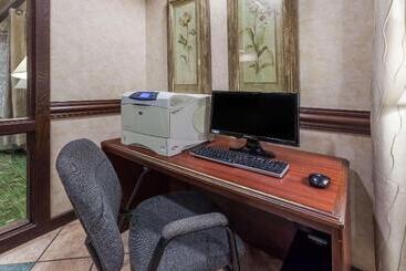 هتل Baymont By Wyndham Grand Rapids N/walker