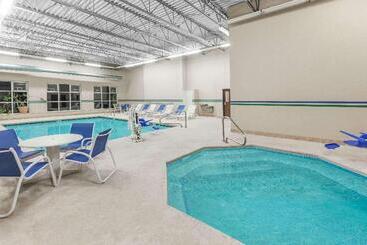 هتل Baymont By Wyndham Grand Rapids N/walker