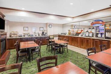 هتل Baymont By Wyndham Grand Rapids N/walker