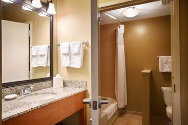 هتل Best Western Plus Canyon Pines