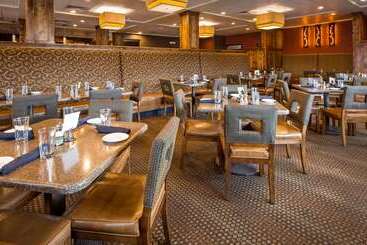 هتل Best Western Premier Ivy Inn & Suites