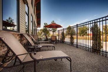 هتل Best Western Premier Ivy Inn & Suites