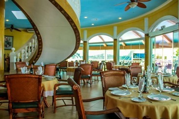 هتل Breakfast At Monaco   Palais Boracay