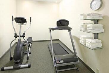هتل Candlewood Suites Fayetteville, An Ihg