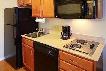 هتل Candlewood Suites Fayetteville, An Ihg