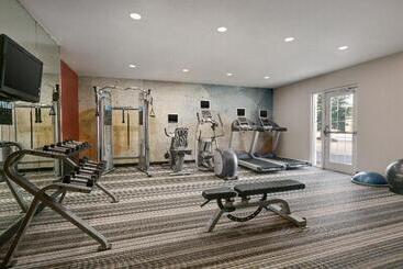 هتل Candlewood Suites Fayetteville Fort Bragg, An Ihg