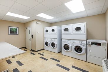 هتل Candlewood Suites Hattiesburg, An Ihg