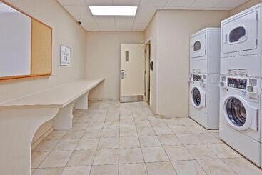 هتل Candlewood Suites Hattiesburg, An Ihg