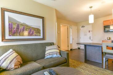 هتل Candlewood Suites Medford, An Ihg