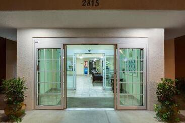 هتل Candlewood Suites Tallahassee, An Ihg