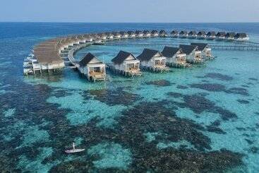 هتل Centara Grand Island Resort & Spa Maldives