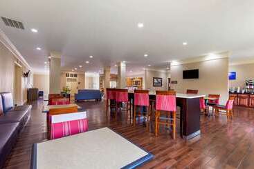 هتل Comfort Inn Near University