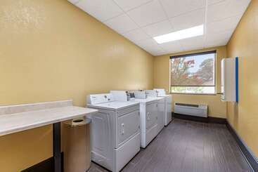 هتل Comfort Inn & Suites El Dorado