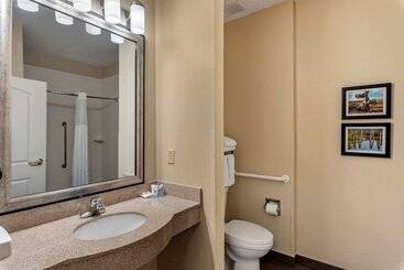 هتل Comfort Inn & Suites El Dorado