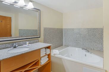 هتل Comfort Suites At Virginia Center Commons