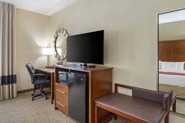 هتل Comfort Suites At Virginia Center Commons