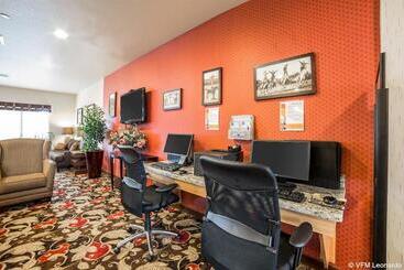 هتل Comfort Suites Helena Airport
