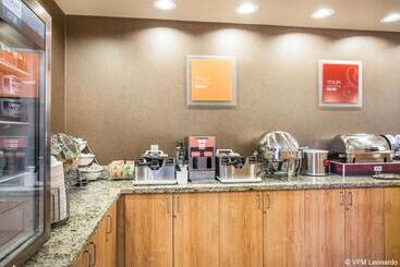 هتل Comfort Suites Helena Airport
