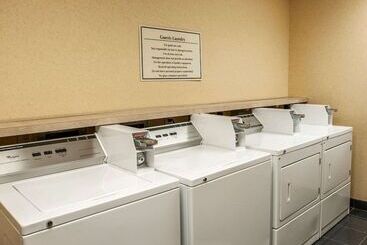 هتل Comfort Suites Near Indianapolis Airport