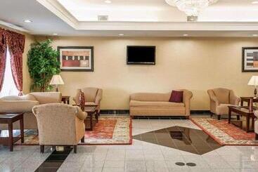 هتل Comfort Suites Near Indianapolis Airport